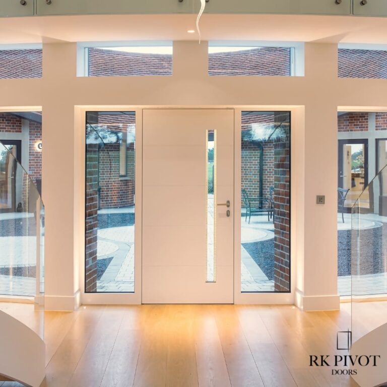Drzwi Pivot - drzwi białe, widok ze środka, luksusowe