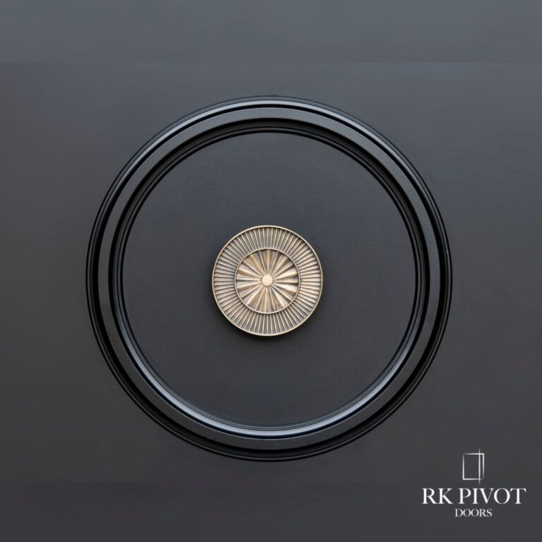 RK Pivot Doors - Invictus - nowoczesne drzwi w stylu gregoriańskim