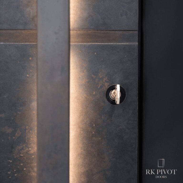 Ekskluzywne drzwi wejściowe - RK Pivot Doors - nowoczesne drzwi pokryte metalem ciekłym