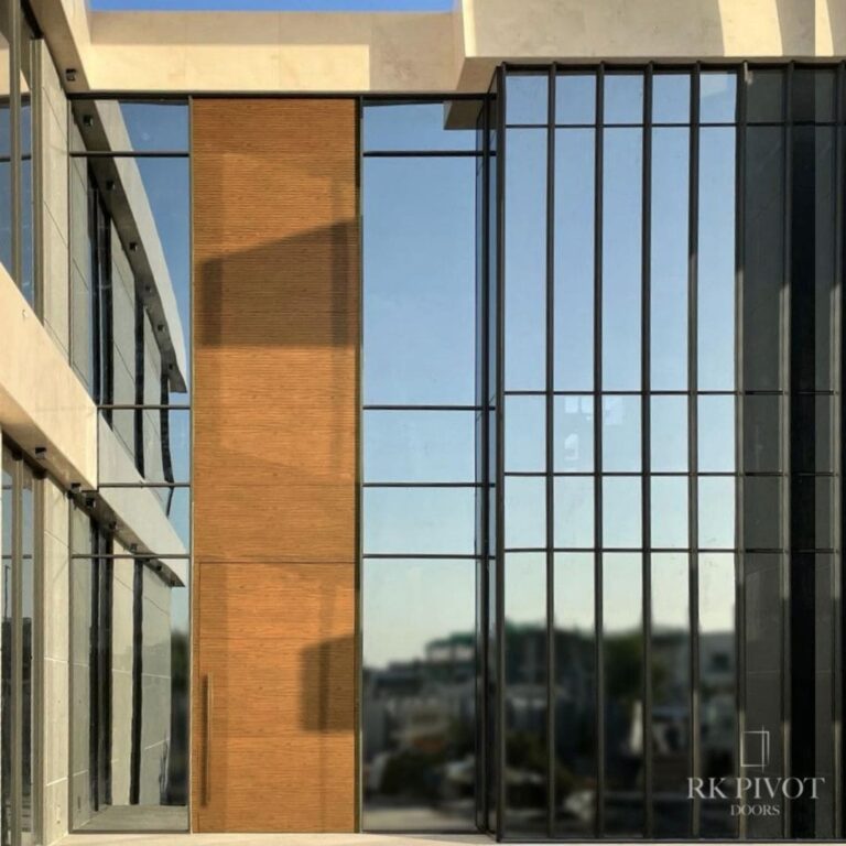 RK Pivot Doors - w kolorze drewna