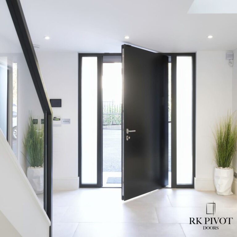 RK Pivot ekskluzywne drzwi zewnętrzne - drzwi czarne, liść, widok ze środka