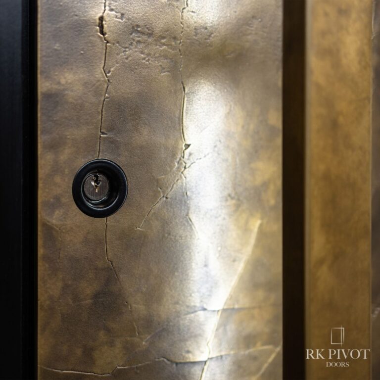 RK Pivot Doors - pęknięty złoty płynny metal