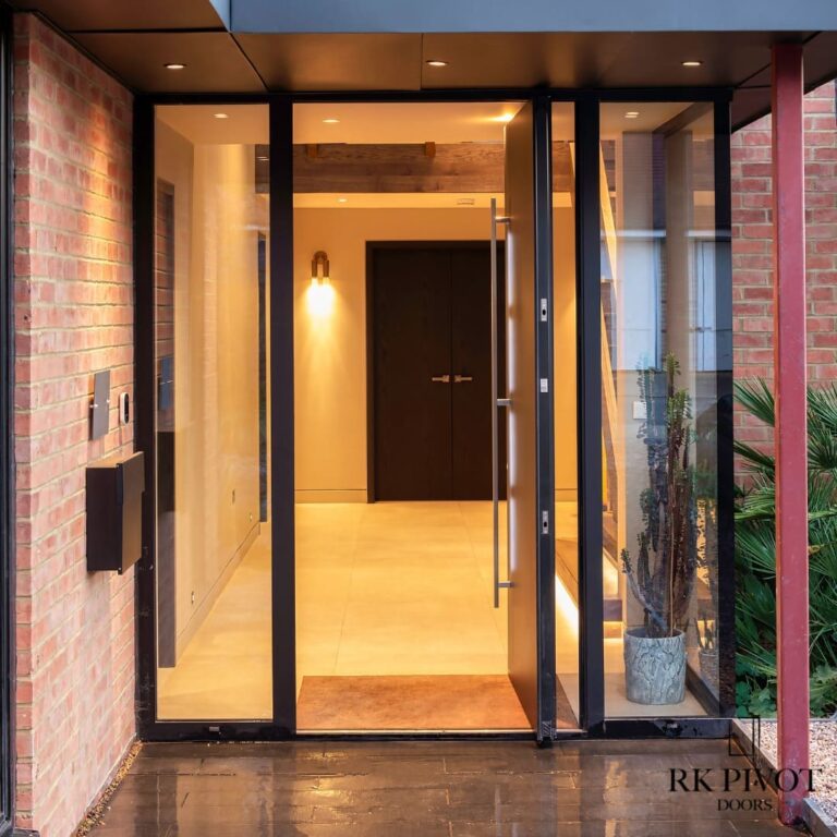 Porta d'ingresso a bilico RK - Grandi ante con luce laterale
